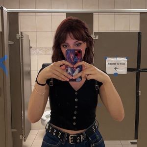 Meet your Posher, Lauren